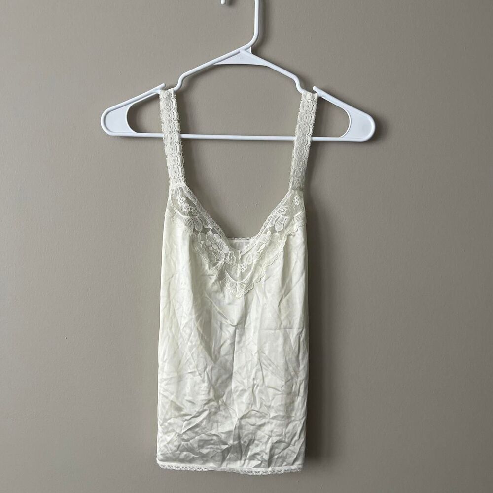 Vanity-fair Women's White and Cream Vest